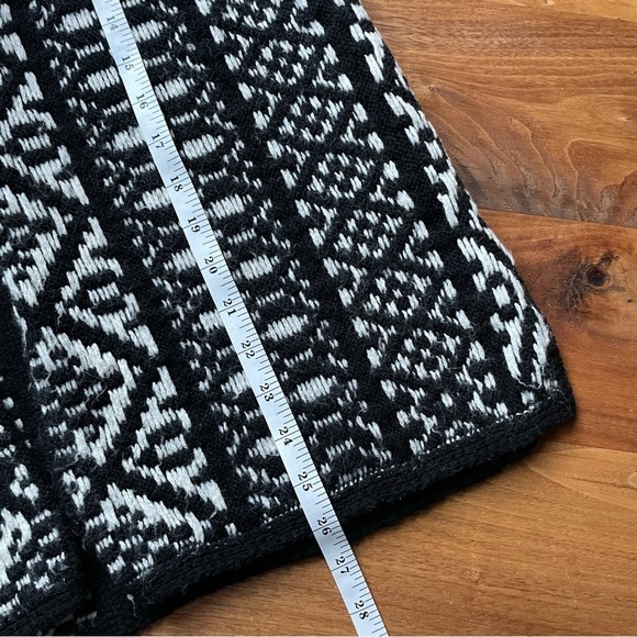 Velvet by Graham & Spencer Black and White Geometric Patterned Open Cardigan - Picture 11 of 13